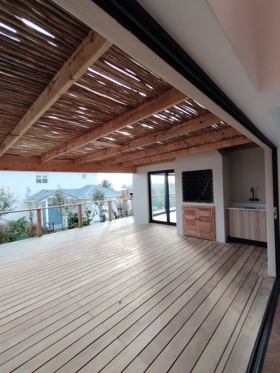 4 Bedroom Property for Sale in Baron View Western Cape